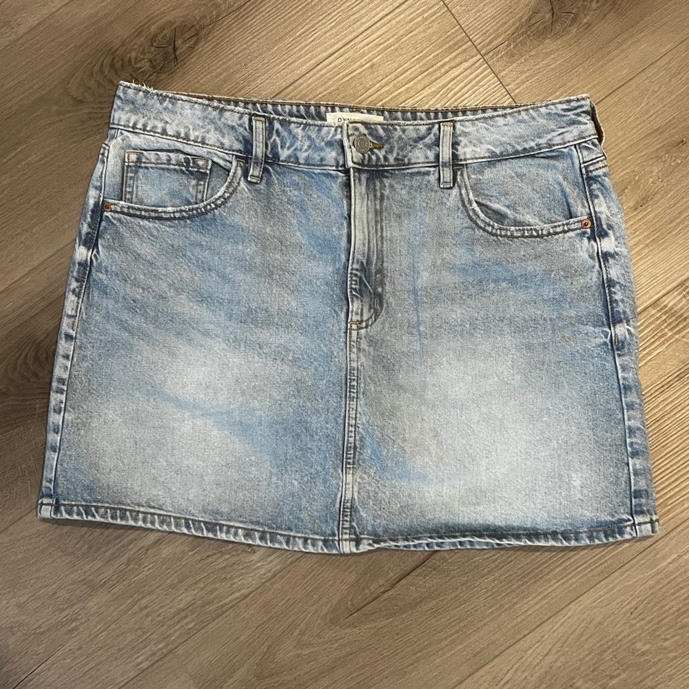 DYNAMITE DENIM MINI SKIRT